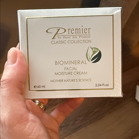 New Premier BioMineral Facial Moisture Cream -